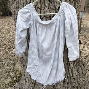⬇️Price Drop!⬇️Treasure & Bond Off Shoulder Blouse in size XS
